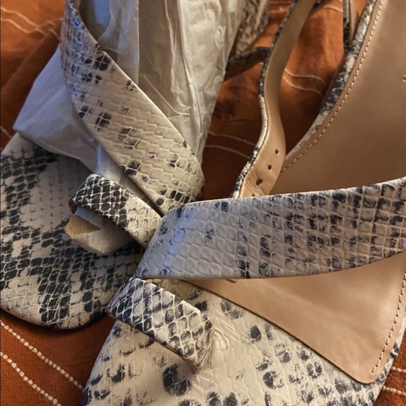 Block Heel - Ivory Snake Print - size 9 - Picture 5 of 7